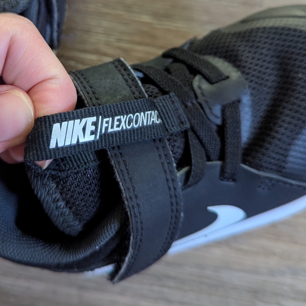 Nike Flex Control Youth Kids Black and White Sneakers Shoes Size 6 - Picture 5 of 7